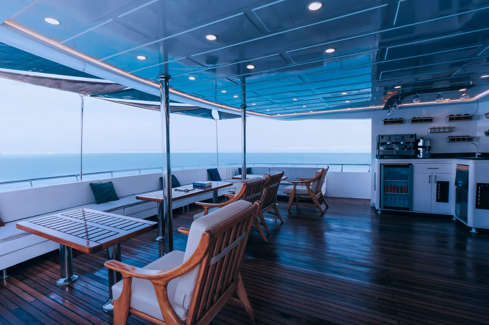Open-air guest deck
