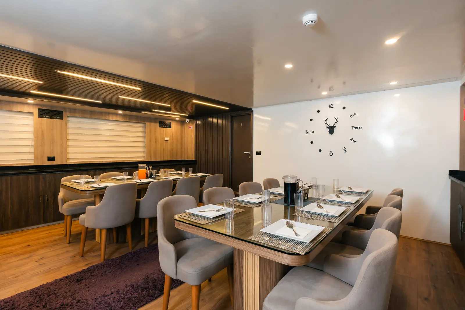 High Wave dining room