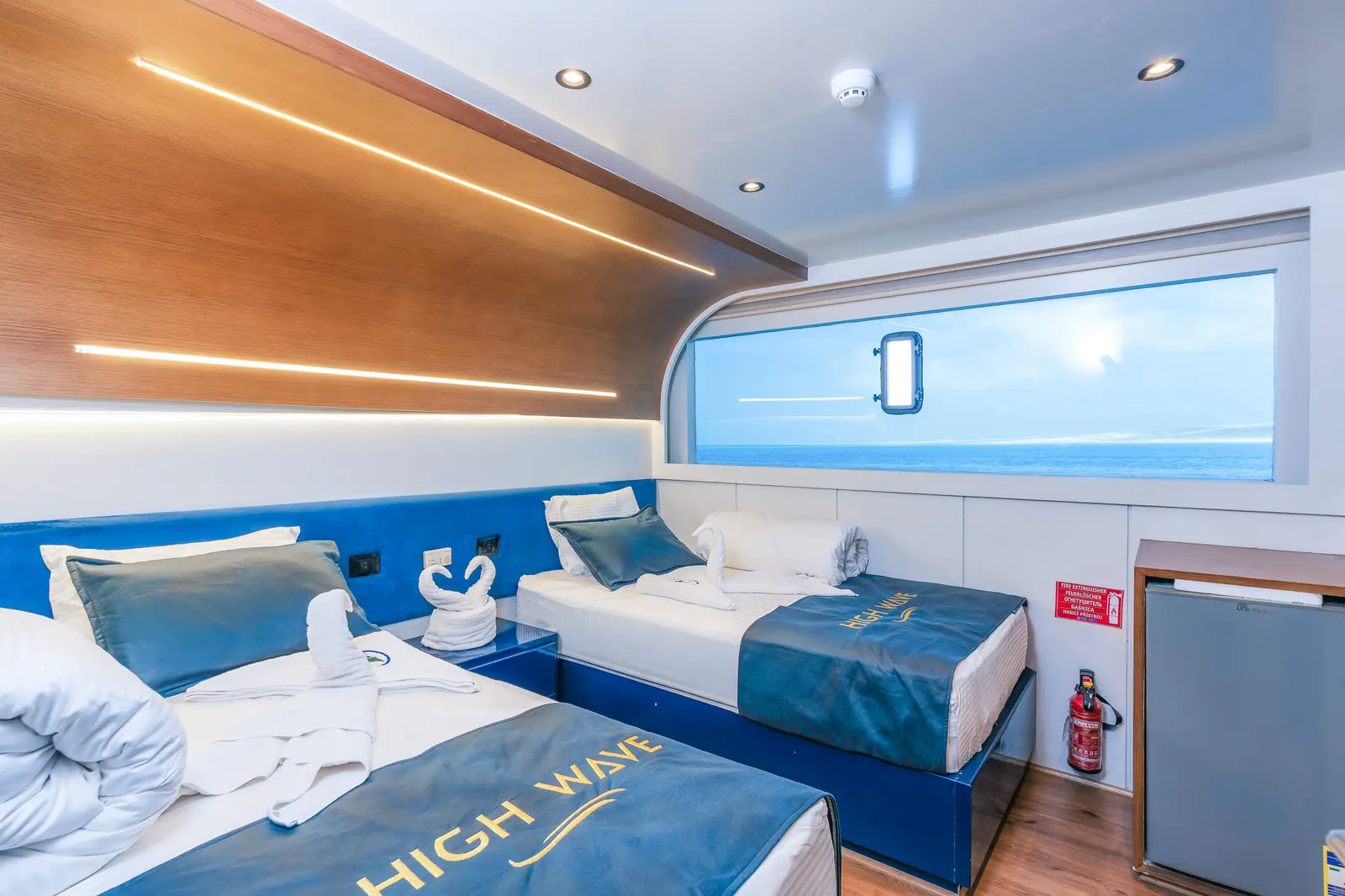 High Wave twin cabin