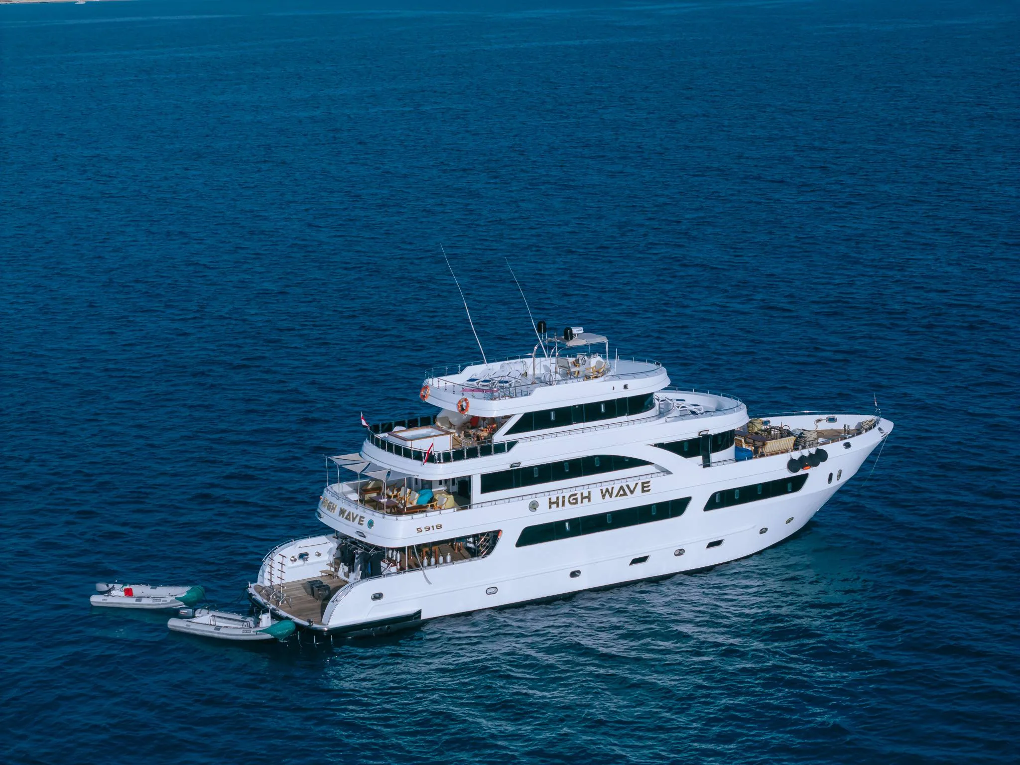 The yacht in full profile